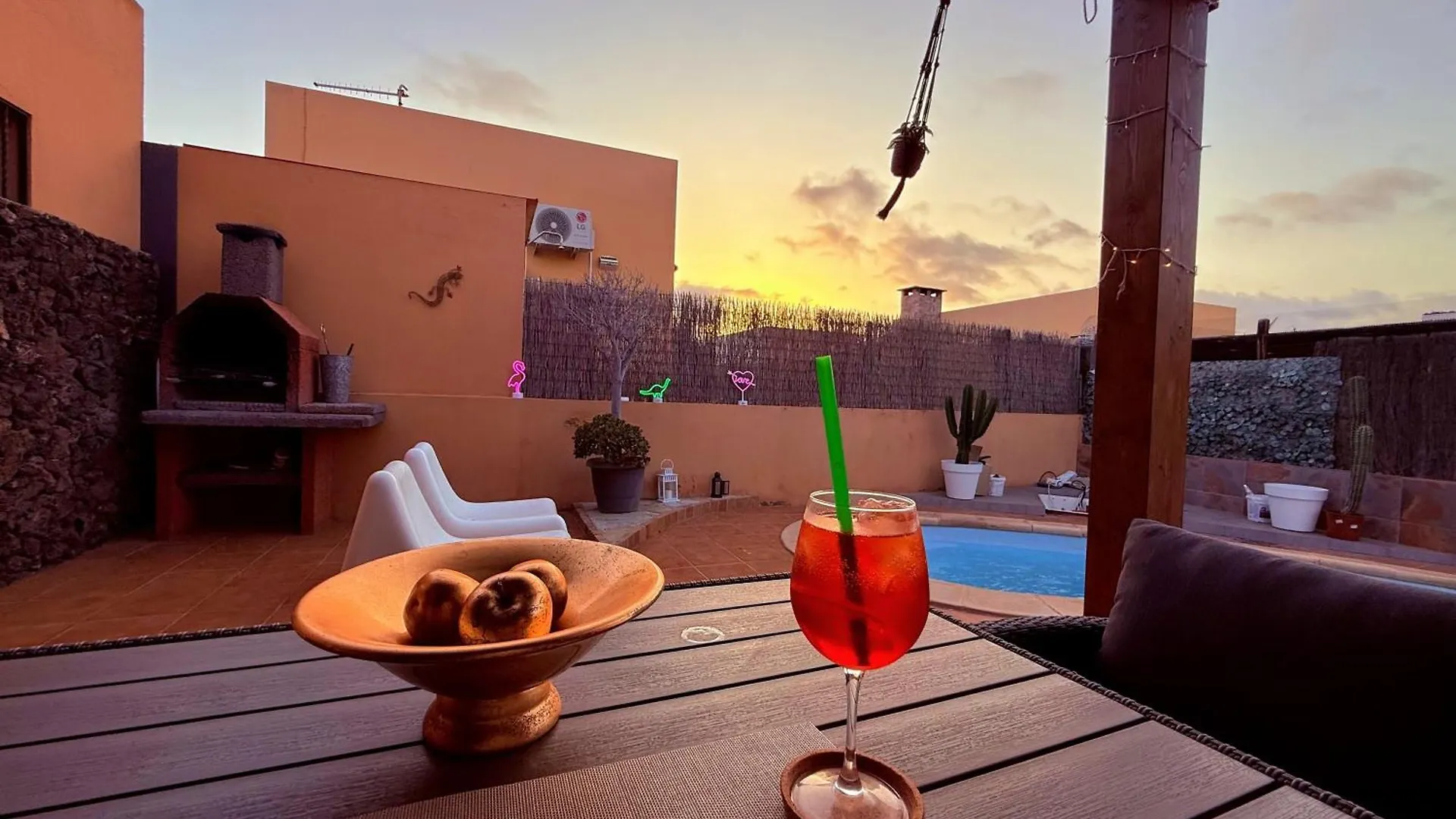 Nur House Villa And Private Pool ラ・オリーバ 0*,